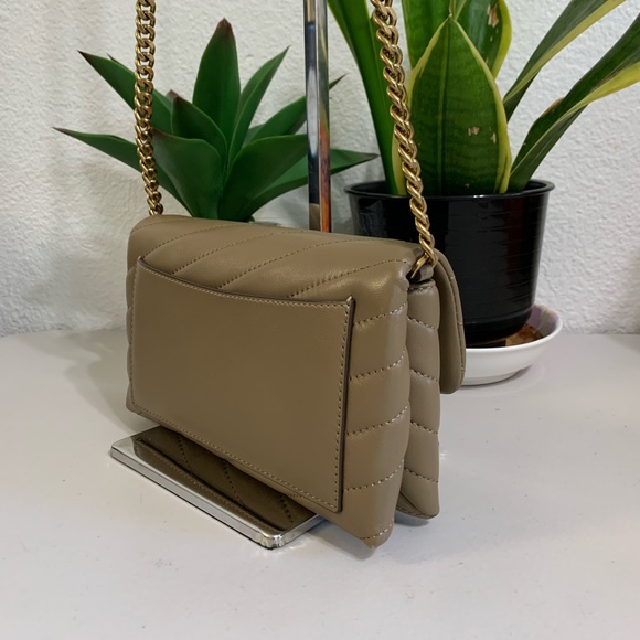 ππ TORY BURCH Kira Chevron Chain Wallet - Picture 5 of 13